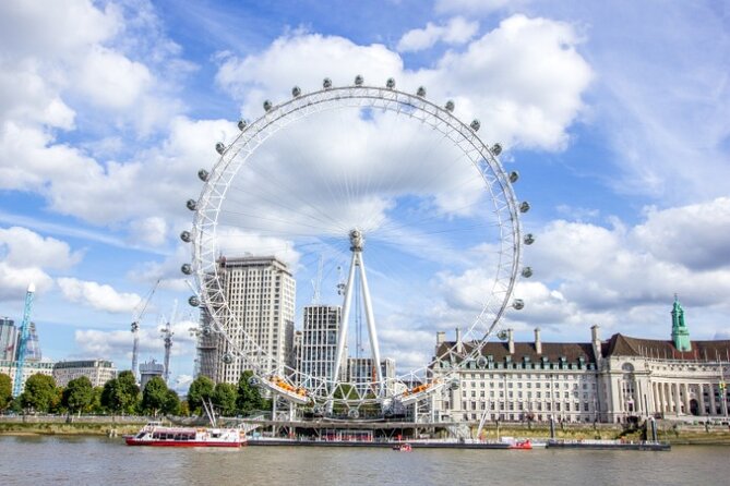 London Sightseeing Walking Tour with 30+ sights - What to Watch For: Pace, Weather, and Footwear