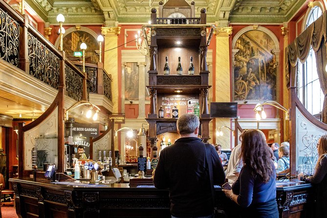 London Small Group Tour of Historical Pubs - London Pub Culture, City Views, and a Small Group Pace