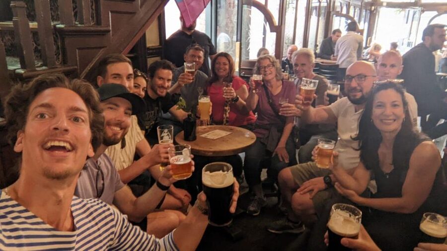 London: Soho Music and Historic Pubs Walking Tour - Starting at Piccadilly Circus, How the 2.5 Hours Actually Flow