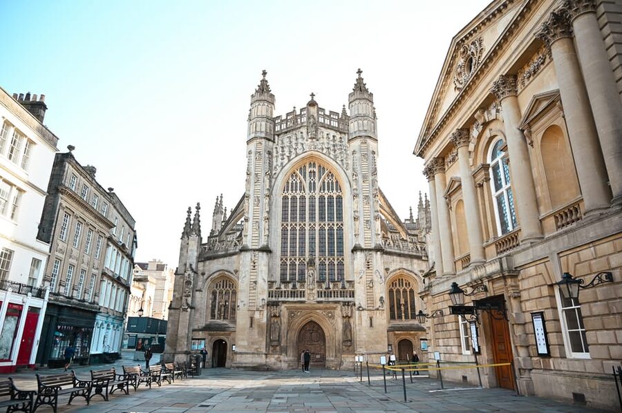 London: Stonehenge & Bath Day Trip with Optional Roman Baths - How your guide shapes the day, from Leon to Clive to Eva