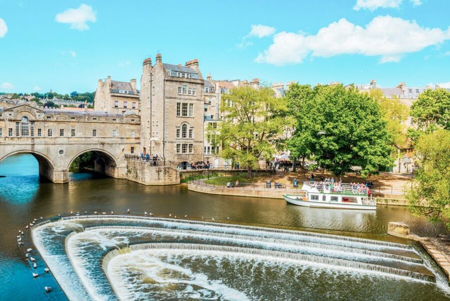 London: Stonehenge, Windsor, and Bath Day Trip by Bus - Windsor Castle and the old town walk: what you should look for