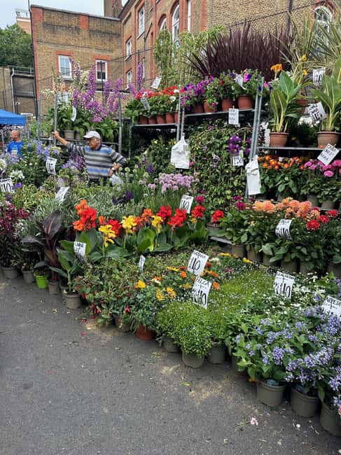 London: Sunday Markets Guided Walking Tour - Hackney City Farm: adding a different side to the market story