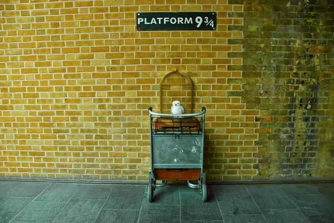 London The Best of Harry Potter Guided Tour (Free for Kids) - Meeting at King’s Cross and Using the Platform 9¾ Trolley Photo Window