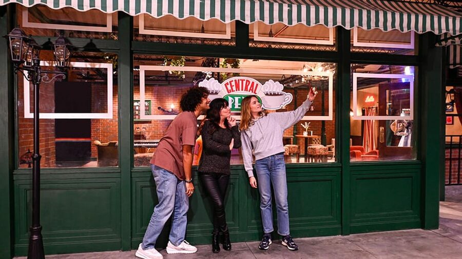 London: The FRIENDS™ Experience Entry Ticket - Your 1-hour game plan, from FRIENDS Station to the sets