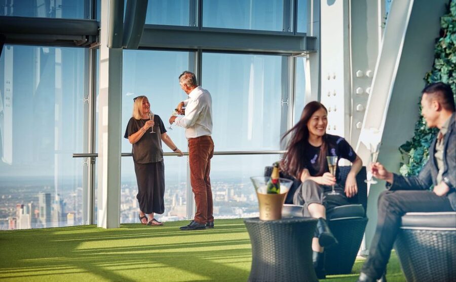 London: The Shard Entry Ticket with Champagne - The last stop: finishing in the boutique and deciding about the photo