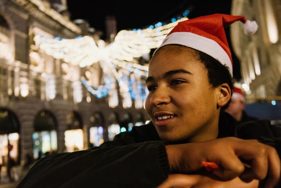 London: Tootbus Christmas Lights Tour incl walking tours - The heart of the tour: Trafalgar Square and the first big photo moments