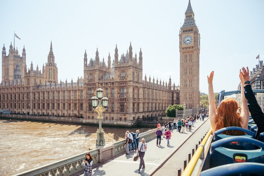 London: Tootbus Must-See Hop-On Hop-Off Bus Tour with Cruise - Using the audio app and onboard headphones without getting lost