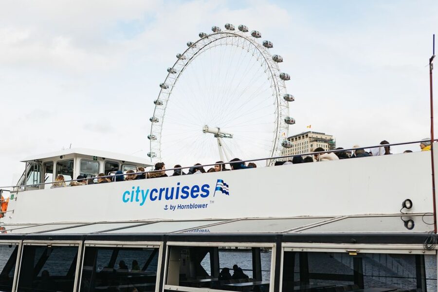 London: Tootbus Must-See Hop-On Hop-Off Bus Tour with Cruise - The human side: drivers and narration that make the tour smoother