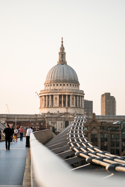 London: Top Attractions and City Highlights Walking Tour - Walking Pace and Photo Strategy for a 2-Hour London Hit