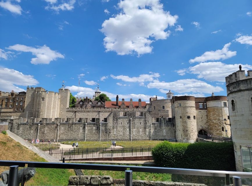 London: Tower of London Guided Tour with Boat Ride - Key highlights at a glance