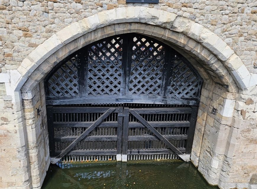 London: Tower of London Guided Tour with Boat Ride - Why this Tower of London and Thames cruise pairing works