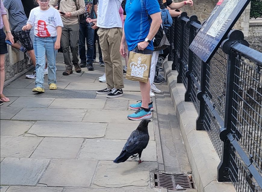 London: Tower of London Guided Tour with Boat Ride - Getting in fast: meeting points and skip-the-line access