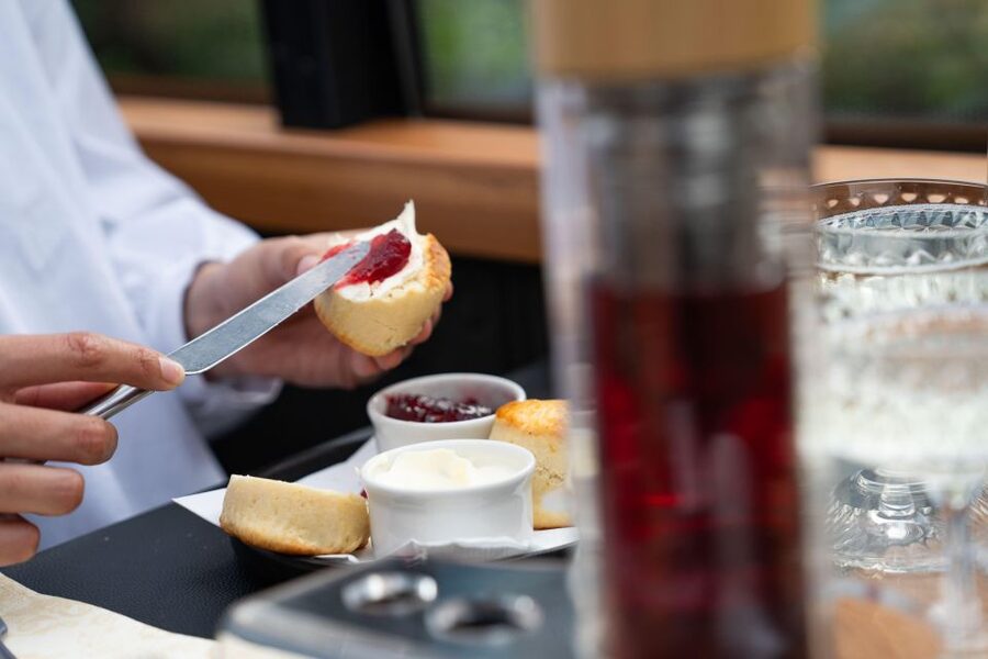 London: Traditional Afternoon Tea Tour in a Luxury Coach - Key Things I’d Book This For