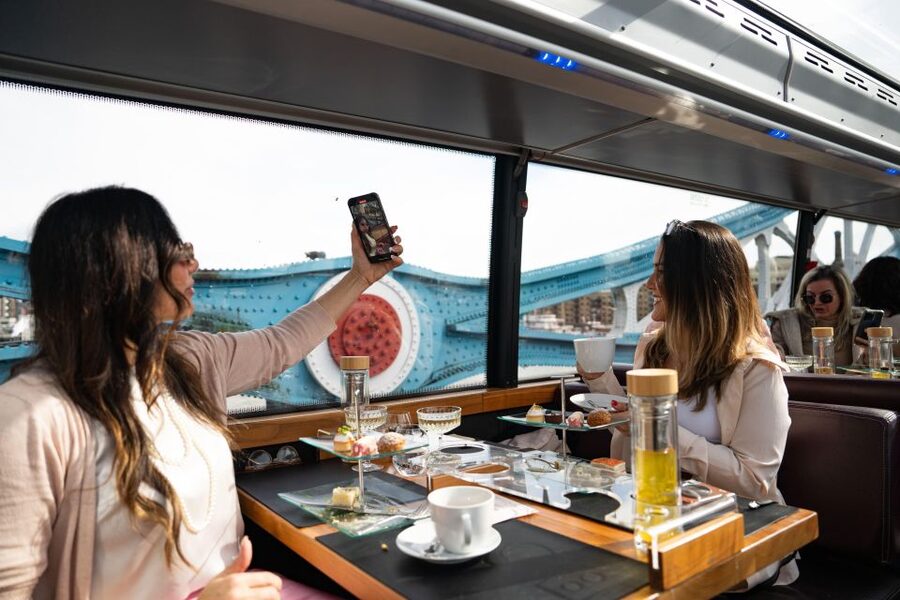 London: Traditional Afternoon Tea Tour in a Luxury Coach - Afternoon Tea on Wheels: What’s in Your Plate