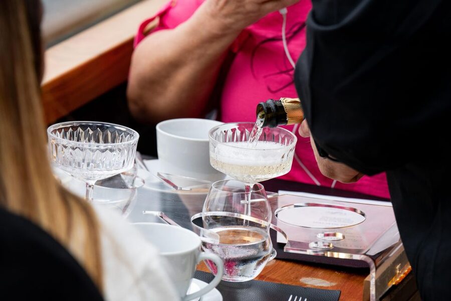 London: Traditional Afternoon Tea Tour in a Luxury Coach - Westminster Abbey, Parliament, Trafalgar Square, and Piccadilly