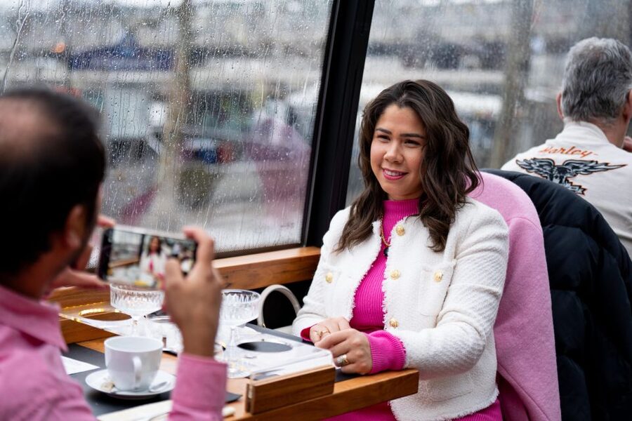 London: Traditional Afternoon Tea Tour in a Luxury Coach - Getting On Board at Embankment, Then Relaxing
