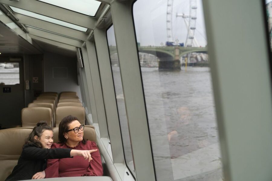 London: Uber Boat 1-Day Hop-On Hop-Off and Cable Car Tickets - On the water: seating, speed, and how to get better photos