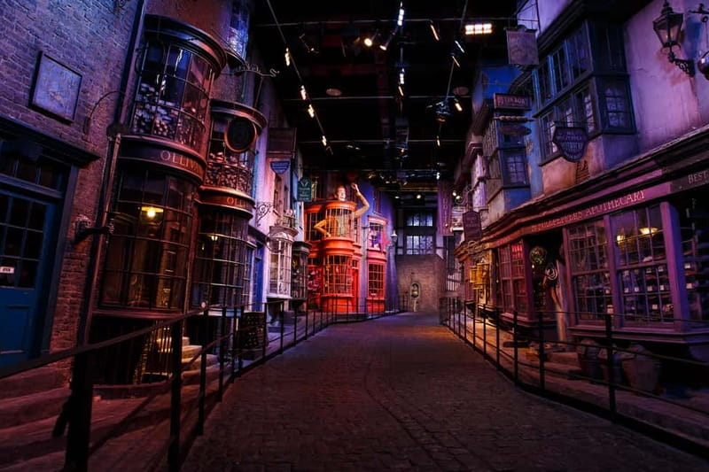 London: Warner Bros. Studio Tour with Transfers - Food, Butterbeer, and avoiding the queue crunch