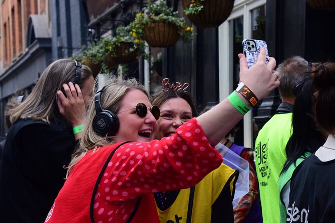 London West End Musical Silent Disco Walking Tour Top 1% Rated - The headphones and host setup, the small detail that matters most