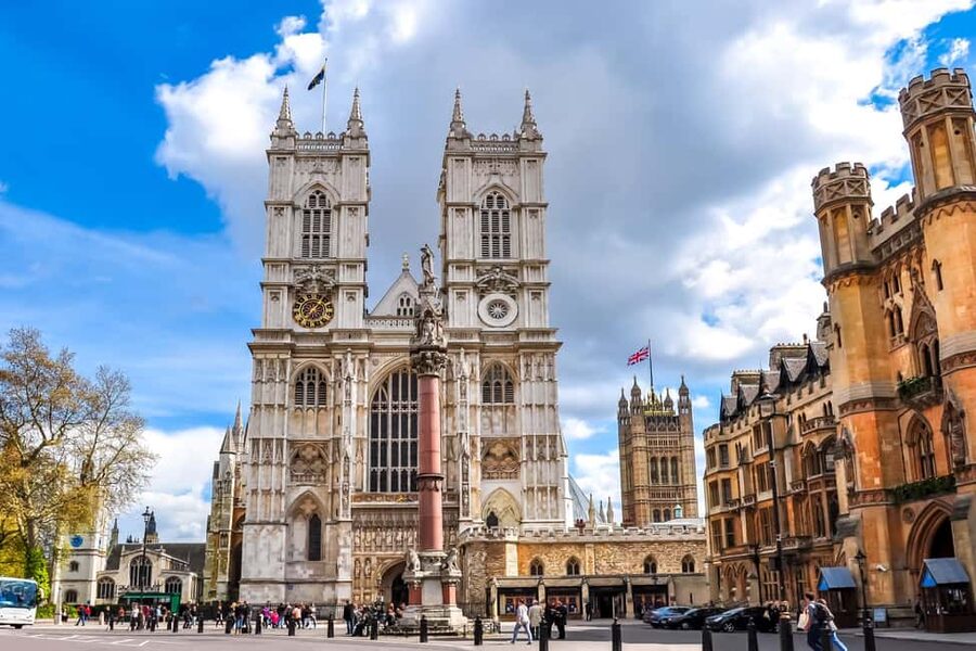 London: Westminster Abbey, Big Ben & Buckingham Guided Tour - Group size, language, and why comfort matters on this route