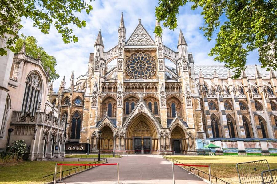 London: Westminster Abbey, Big Ben & Buckingham Guided Tour - What you get inside Westminster Abbey (and why it feels different)