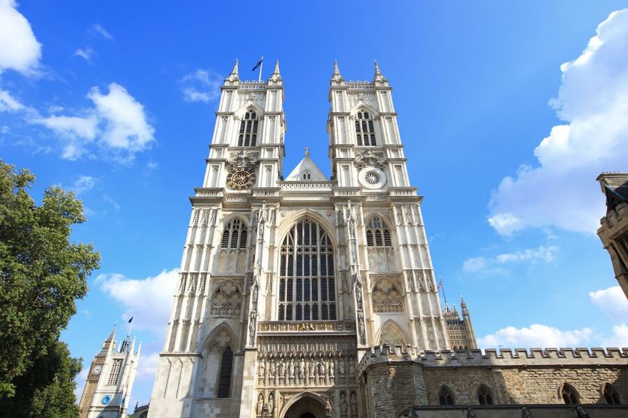 London: Westminster Abbey & Optional Parliament Tour - The start at the Abbey shop, and why arriving early helps