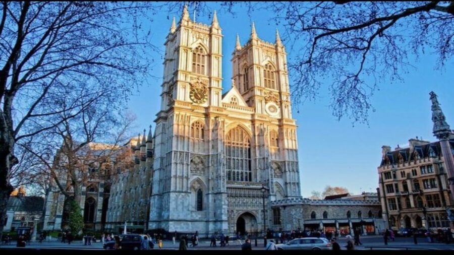 London: Westminster and Changing of the Guard Tour - Why the Changing of the Guard Tour Feels Like a Time-Stamped Show