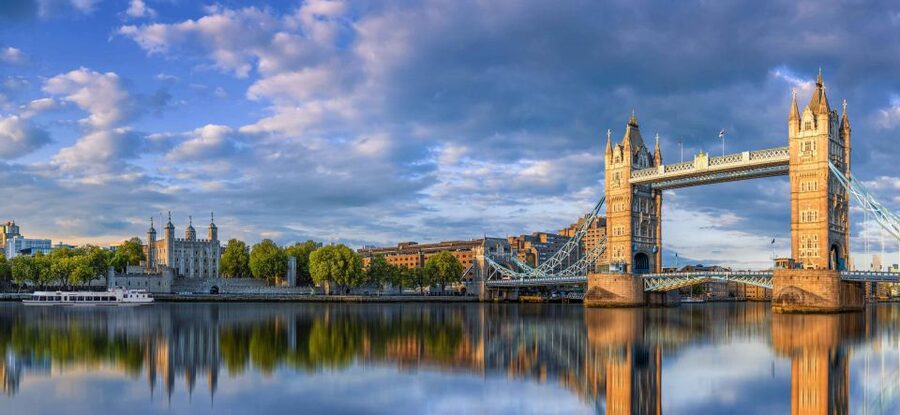 London: Westminster to Tower Bridge River Thames Cruise - The Commentary: Why the Host Makes This Cruise Worth It