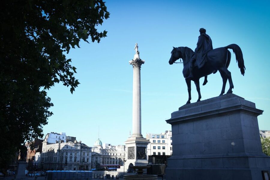 London: Westminster Tour and Churchill War Rooms Visit - Buckingham Palace: the real show and the photo ops