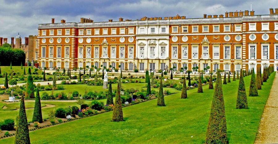 London: Windsor Castle & Henry VIII's Hampton Court Palace - What You’ll Notice Right Away (Guide Style Matters)