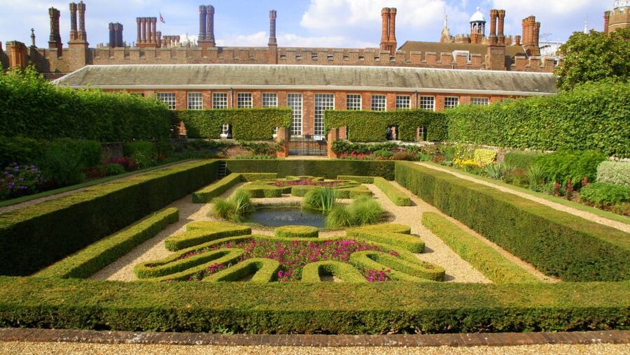 London: Windsor Castle & Henry VIII's Hampton Court Palace - Should You Book This Hampton Court and Windsor Tour?