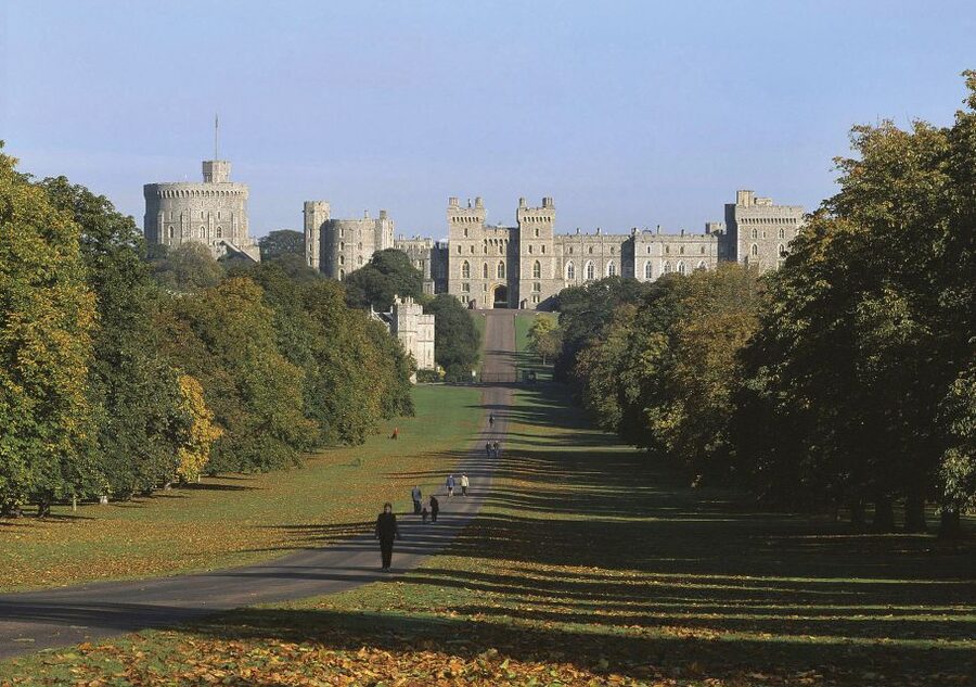 London: Windsor Castle & Henry VIII's Hampton Court Palace - Queen Mary’s Dolls’ House and Iconic Art You Can See Up Close