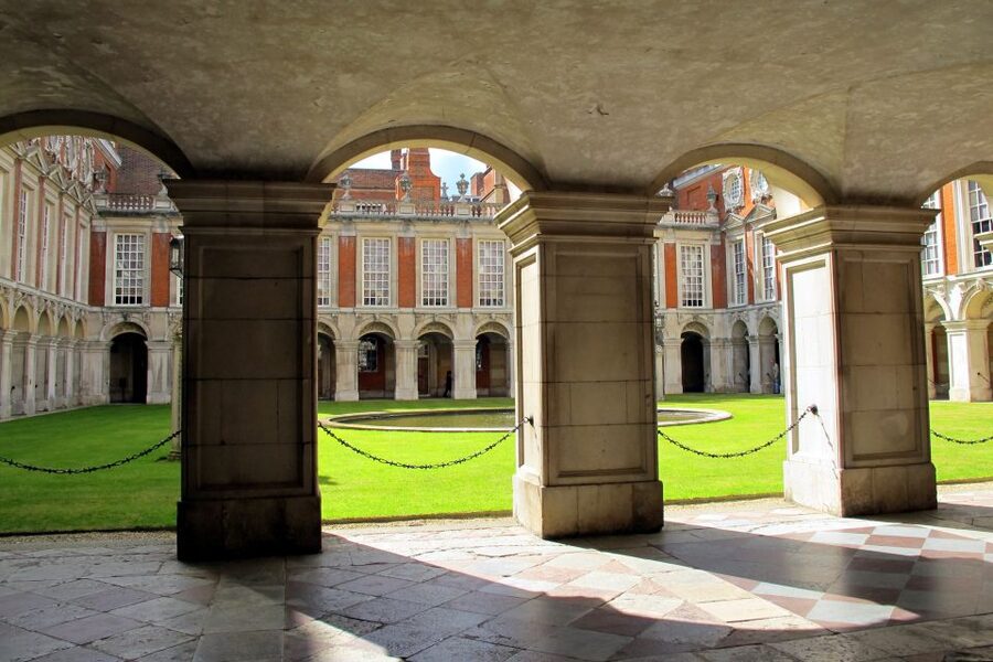 London: Windsor Castle & Henry VIII's Hampton Court Palace - Hampton Court Palace: Tudor Power, State Rooms, and the Maze