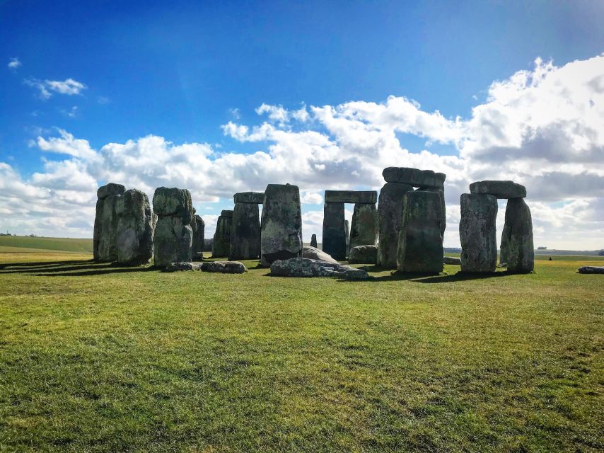 London: Windsor Castle, Stonehenge, and Bath Day Trip - Victoria Coach Station to Windsor Castle: Settle In and Watch the Time
