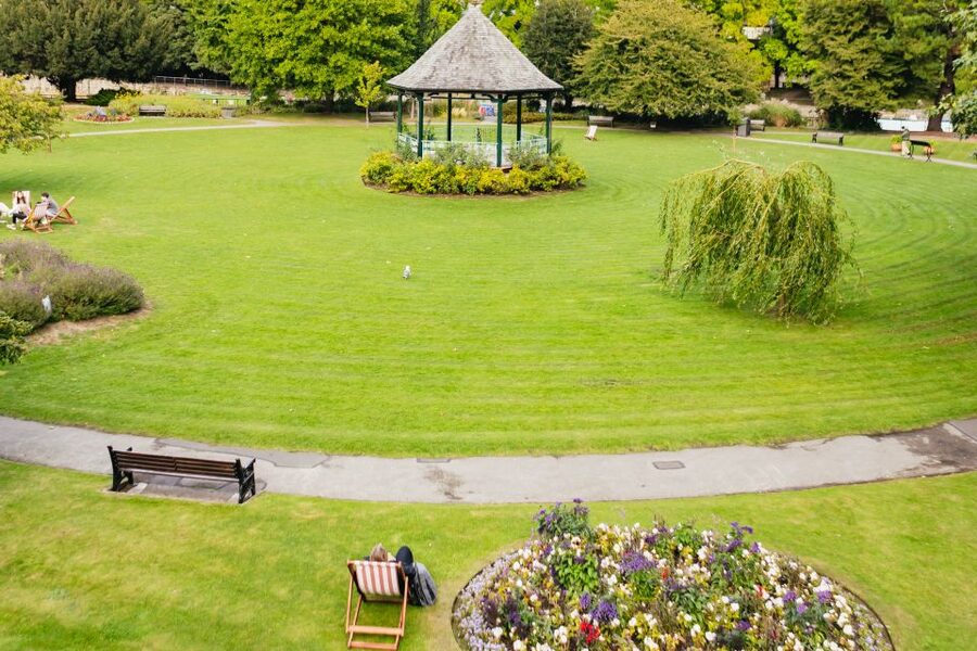 London: Windsor Castle, Stonehenge & Bath Full-Day Tour - The Guides, Headsets, and Small-Group Flow You Actually Feel