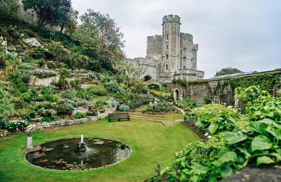 London: Windsor, Stonehenge, Bath, and Roman Baths Day Trip - Special closures: Tuesdays, Wednesdays, and Sunday chapel notes