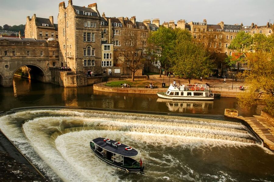 London: Windsor, Stonehenge, Bath, and Roman Baths Day Trip - Headphones, guide energy, and why the timing feels easier with a pro