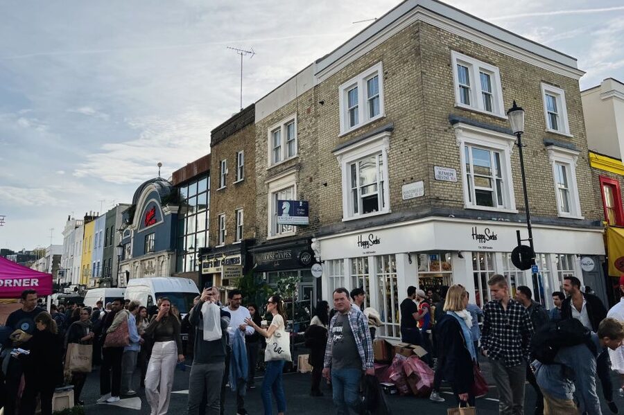 Notting Hill Walk Celebrities and Film Locations- London - Where you meet and how you keep this tour on track