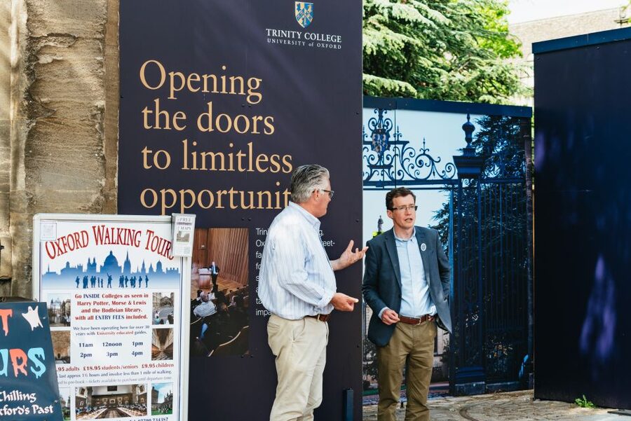 Oxford: City and University Tour, including college entry - Divinity School and Radcliffe Camera: Iconic Oxford, Built for Learning