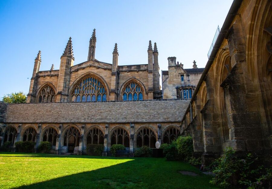 Oxford: Harry Potter Walking Tour Including New College - Walking Oxford Like a Hogwarts Set: What This Tour Gets Right