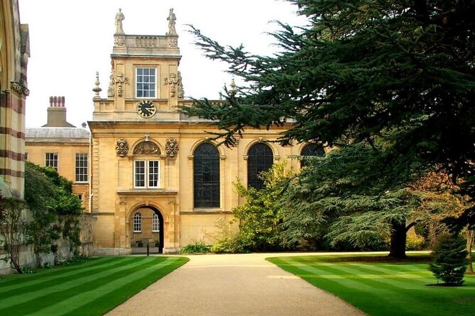 Oxford Official University & City Tour - Martyrs’ Memorial and St Giles: The Street’s Moral Compass