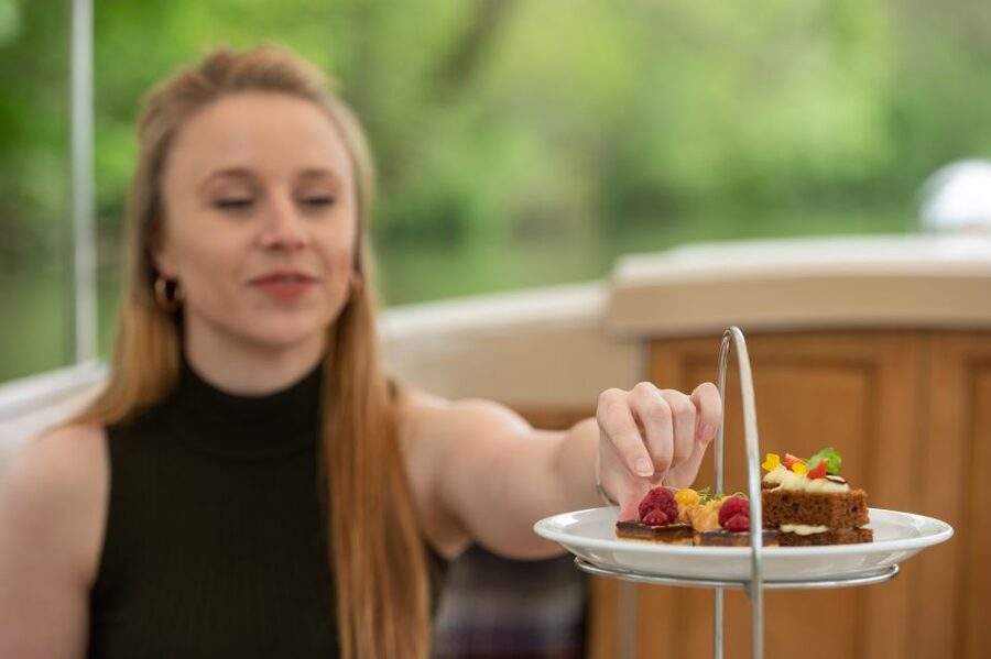 Oxford: Sightseeing River Cruise with Afternoon Tea - Skipper narration and music: how the best cruises keep your attention