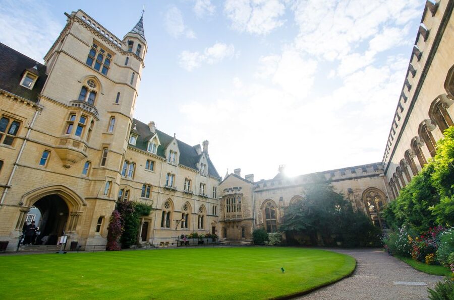 Oxford: University and City Walking Tour with Alumni Guide - Bodleian Library, Trinity College, and the Oxford You Can Actually Step Into