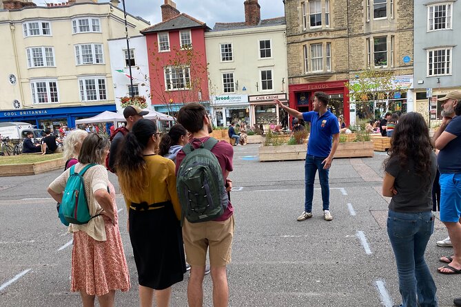 Oxford University Walking Tour by Alumni™ & Optional New College - Meeting at 11 Broad Street, and what to look for
