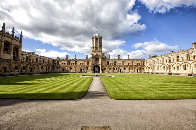 Oxford University Walking Tour by Alumni™ & Optional New College - Oriel College and Christ Church Meadow: controversial funding and big-name Oxford