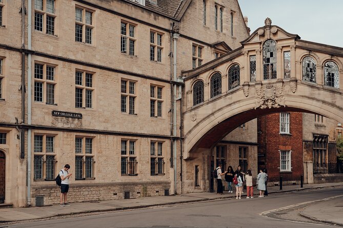 Oxford University Walking Tour by Alumni™ & Optional New College - Optional New College: hours, timing, and the self-guided reality