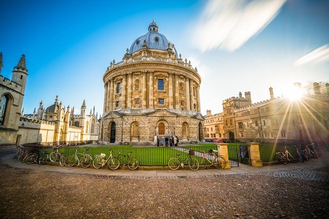 Oxford University Walking Tour by Alumni™ & Optional New College - Balliol College to Trinity College: seeing the university as students see it