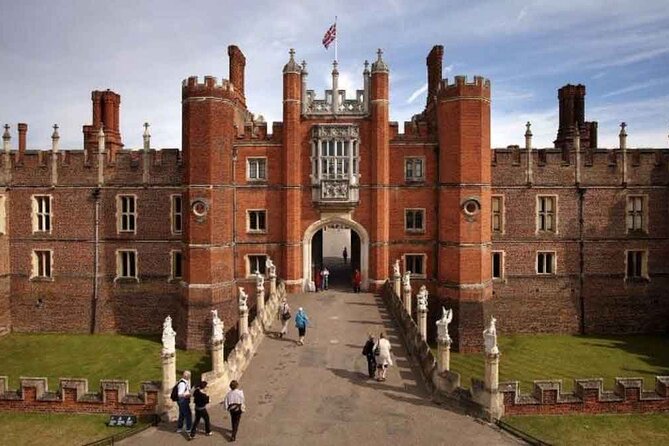 Private Guided Tour of Hampton Court Palace - Why Hampton Court feels faster and smarter with your own guide