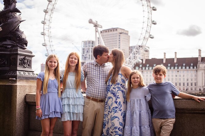 Private landmarks photoshoot for families and couples - A private London landmark shoot that actually helps you pose