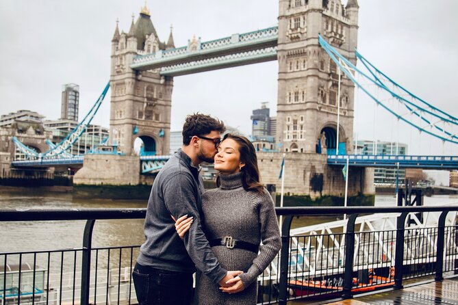 Private landmarks photoshoot for families and couples - Meeting point, WhatsApp contact, and avoiding the “where are we” moment